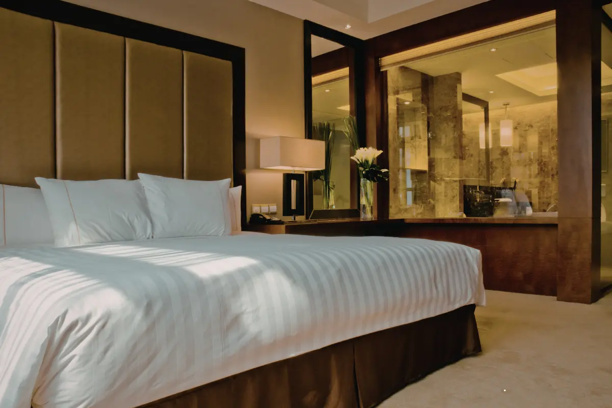 Why Amenities Matter More During Romantic Stays